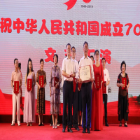 ���ґcף�������ڡ�������ע��(c��)��(hu��)Ӌ(j��)���ИI(y��)�cף���A���񹲺͇�(gu��)����70������ˇ�R�ݡ��Иs�@һ�Ȫ�(ji��ng)����(y��u)�㪄(ji��ng)